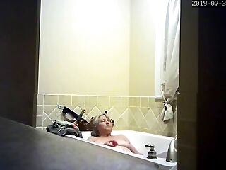 hidden camera wifey jerking in tub